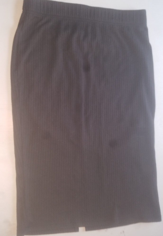 NWOT Cato blk pencil skirt with a slit in the back